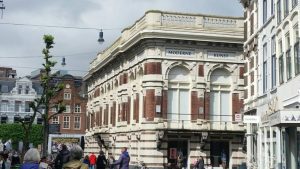 The original entrance to the Verweyhal was in the Grote Houtstraat