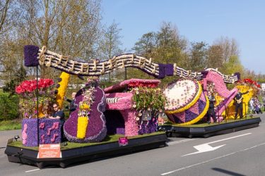 The Bloemencorso flower parade ends in Haarlem